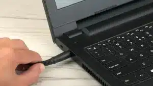 چرا لپ‌تاپ شارژ نمی‌شود؟ دلایل و راه‌حل‌های مشکل باتری